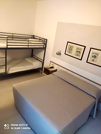 Quadruple Room with Private Bathroom