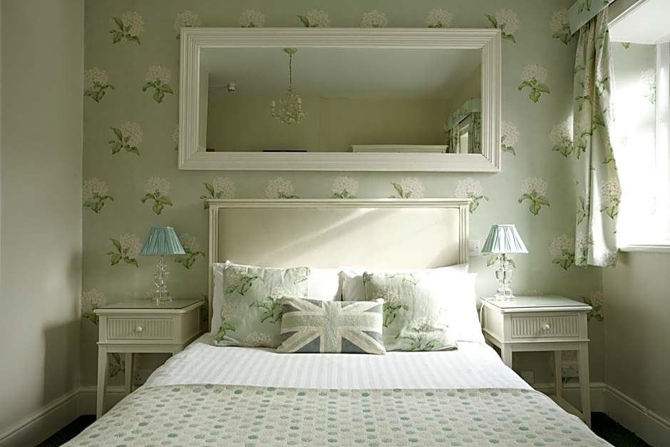 Photo 1 of 5 of Double Room