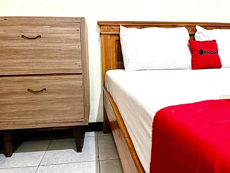 RedDoorz at Hotel Huni Raya Bromo