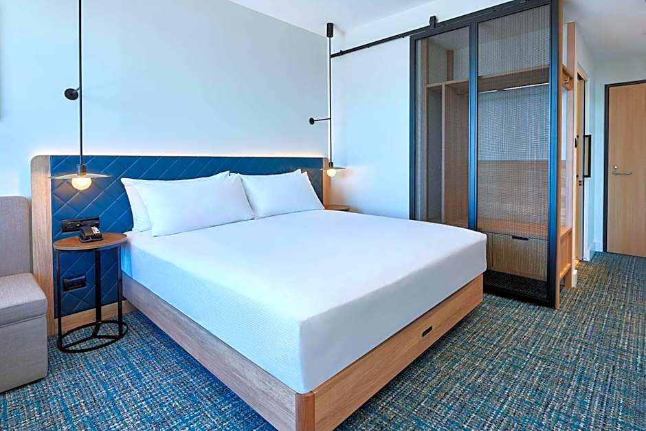 Photo 1 of 4 of 1 King Bed Guestroom