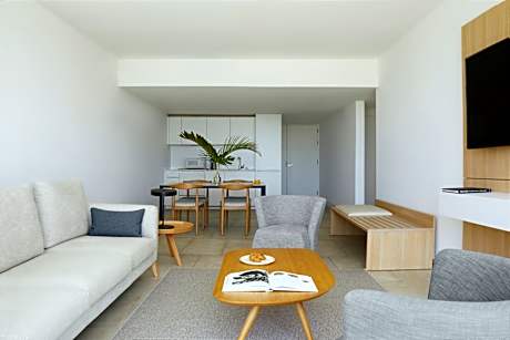 One Bedroom Suite Limited View