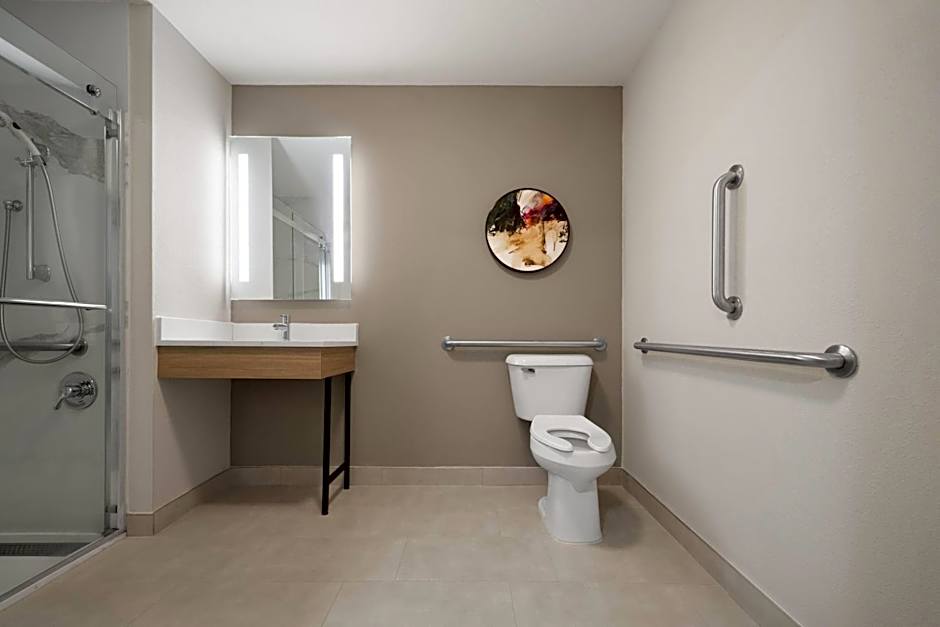 La Quinta Inn & Suites by Wyndham Greenville Woodruff Rd