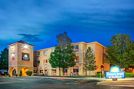 Days Inn & Suites by Wyndham Airport Albuquerque