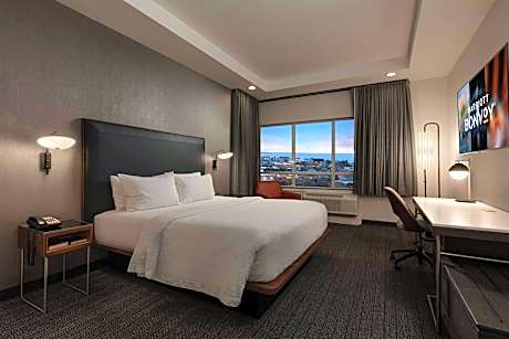 King Room with Roll-In Shower - Mobility Access/Hearing Accessible