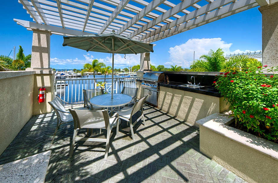 Harborside Suites at Little Harbor Hotel