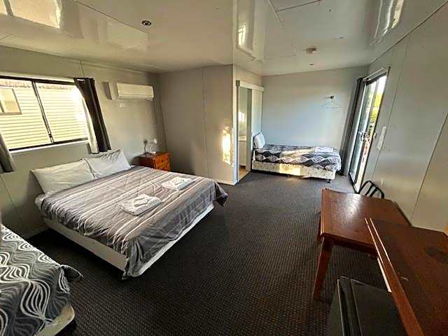 Coal n Cattle Hotel Motel