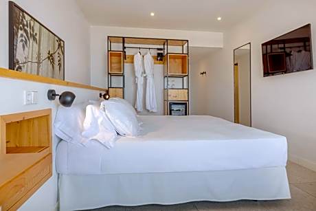 Double or Twin Room with Balcony