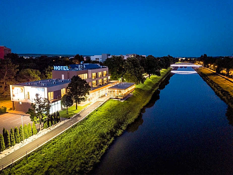 Photo 1 of 39 of Hotel River