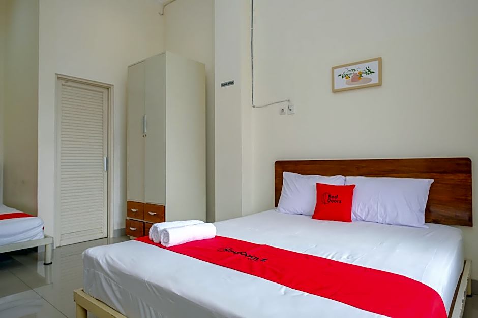 RedDoorz @ Syariah House Purwokerto
