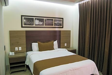 Deluxe Queen Room