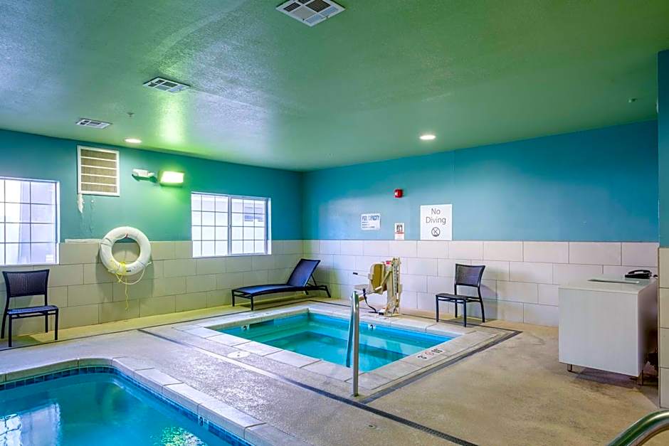 Holiday Inn Express Hotel & Suites Carlsbad By IHG