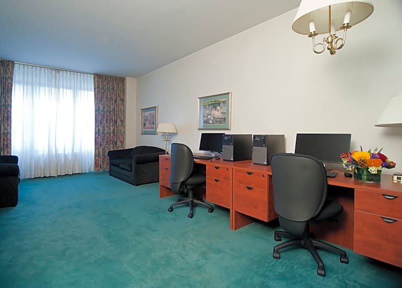 Murray Hill East Suites