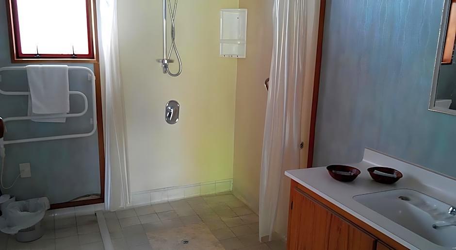 Larchwood Motels