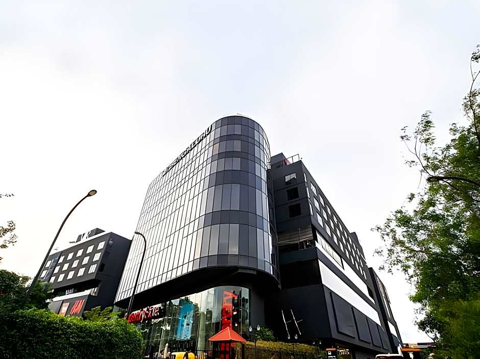 The Waverly Hotel & Residences