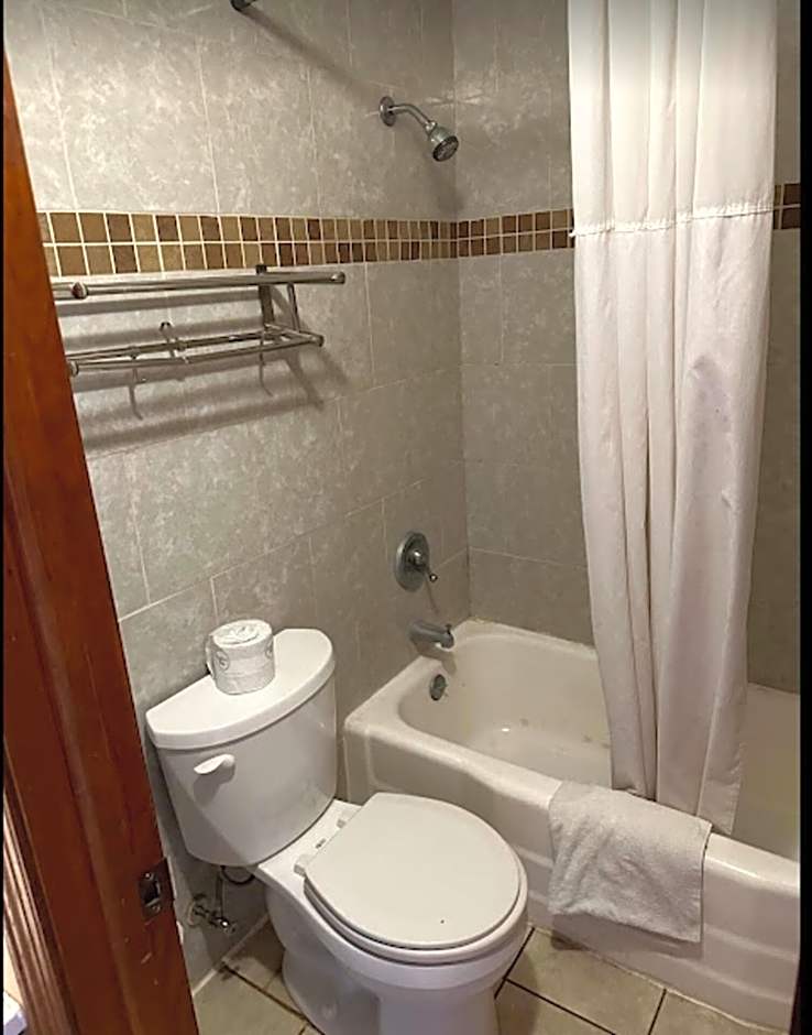 Love Hotels Western Holiday by OYO at Harlan Lake NE