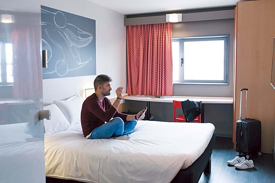 ibis Valencia Bonaire Airport Hotel