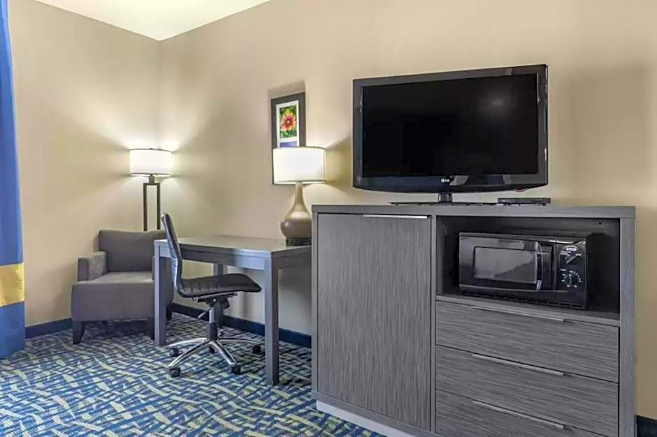 Comfort Inn & Suites Pauls Valley - City Lake