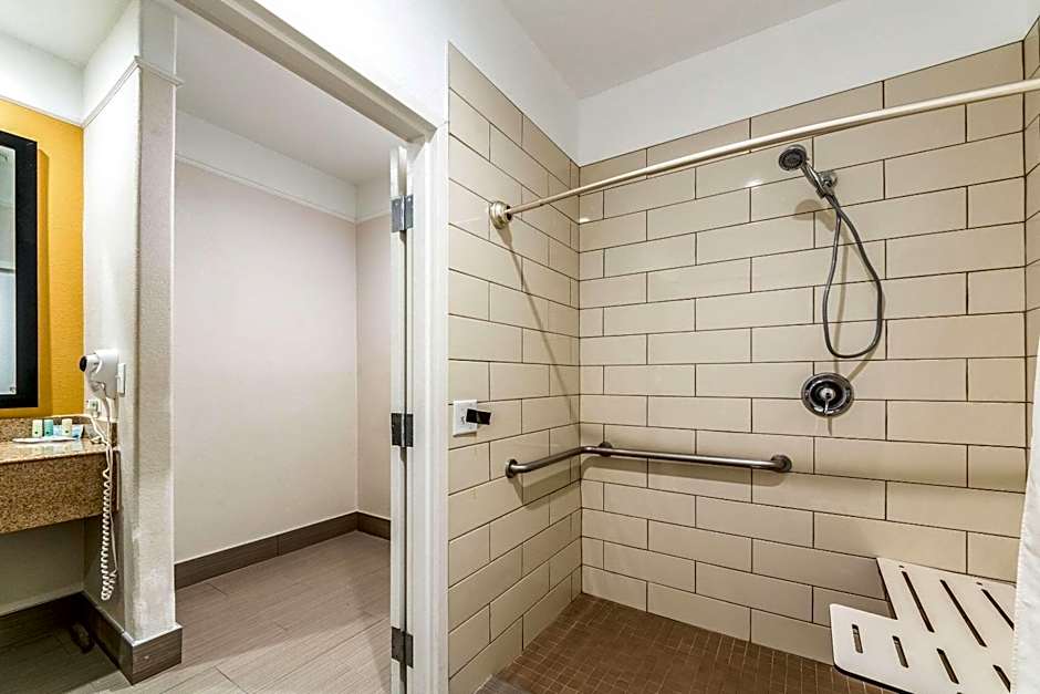 Quality Inn & Suites Seaworld North