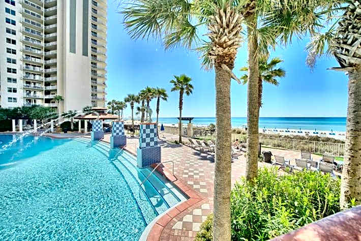 Deluxe Beachfront Studio, Shores of Panama New and Renovated