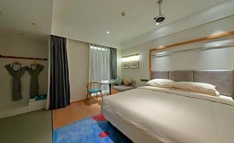 City Note Deluxe King Room