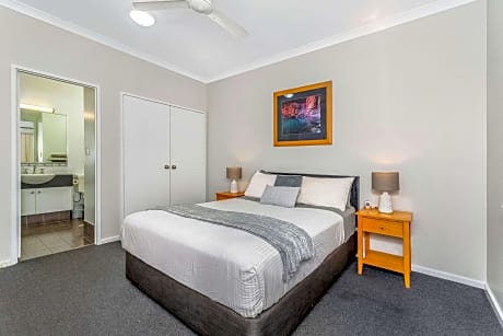 1 Queen Bed, Suite, Nonsmoking