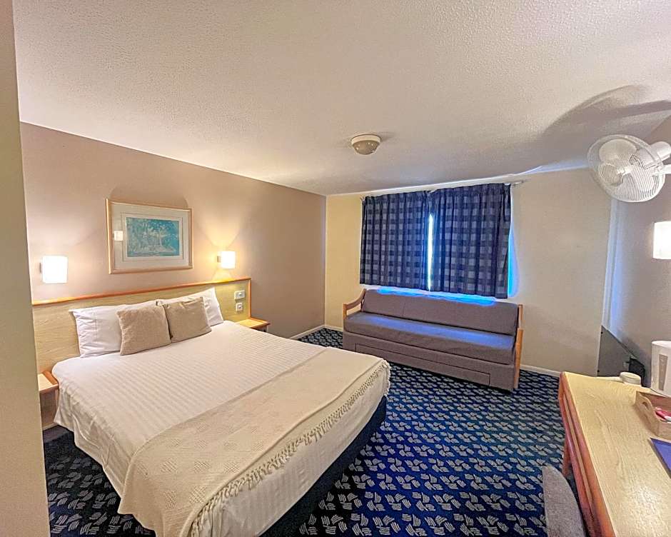 Travel Plaza Hotel