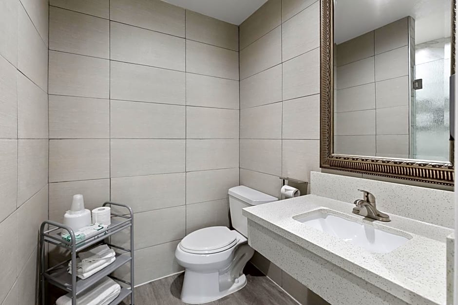 Le Blanc Inn & Suites