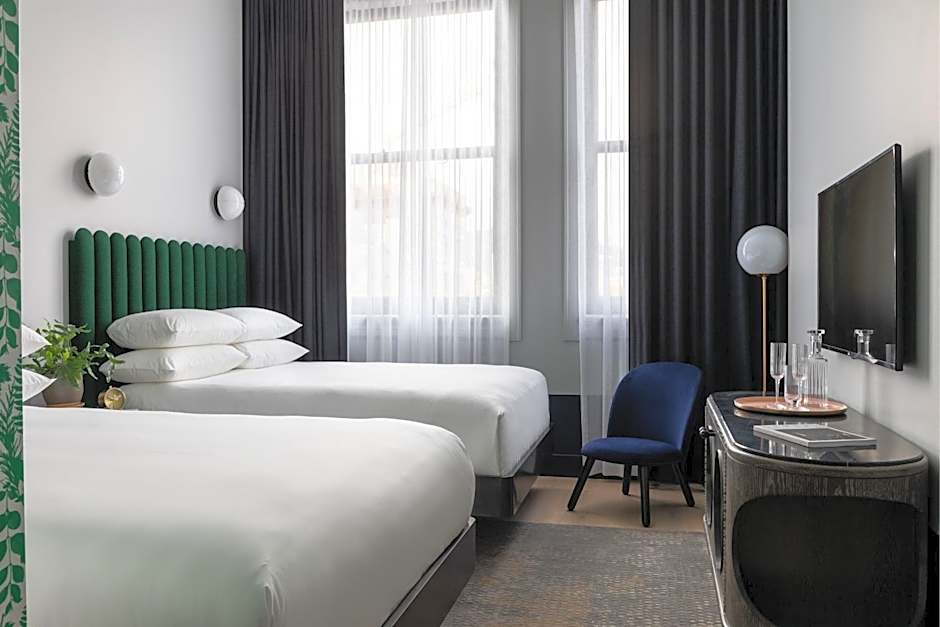 Photo 1 of 2 of 1 Queen Bed, City View