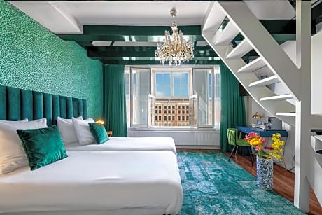 Classic Canal View Triple Room