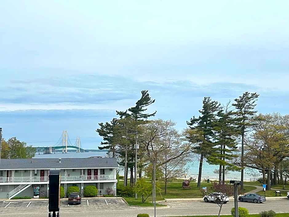 Super 8 by Wyndham Bridgeview of Mackinaw City