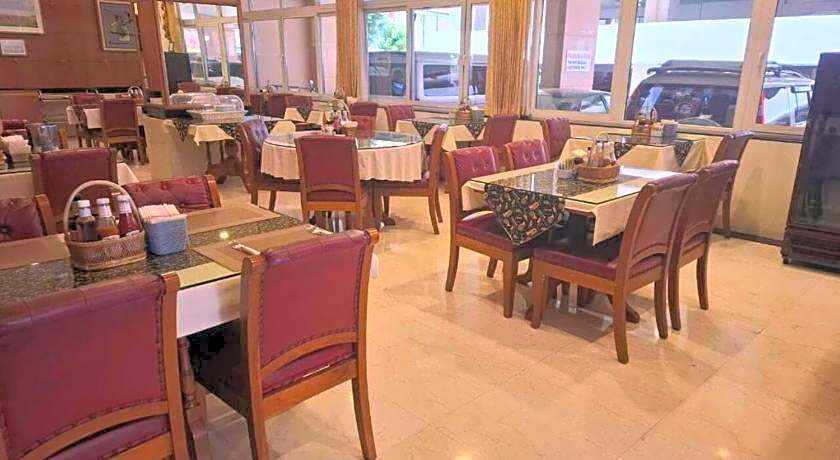 The Whitehouse Condotel