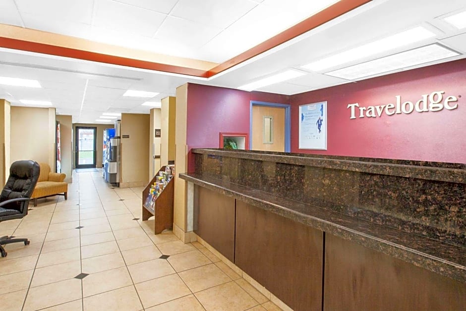 Travelodge by Wyndham Romulus Detroit Airport