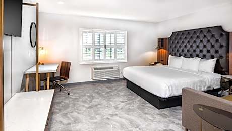 King Room with Roll-In Shower - Disability Access
