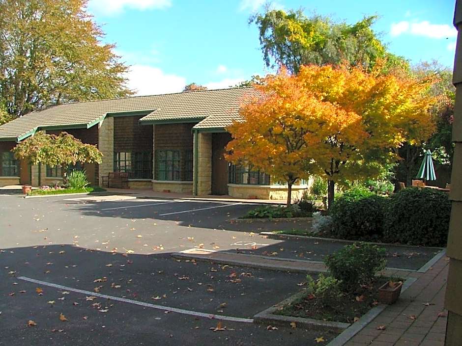 Cambridge Mews Motel