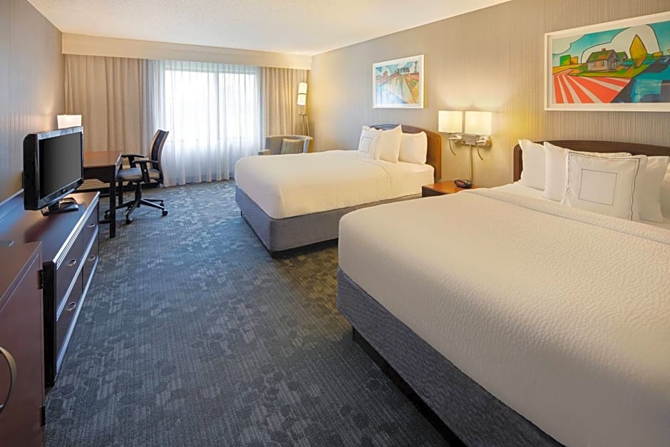 Courtyard by Marriott Grand Rapids Airport