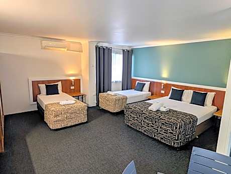 Deluxe Family Suite
