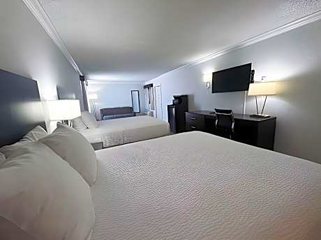 Deluxe Mini Suite Two Queen Beds