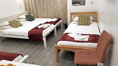 Quadruple Room with Private Bathroom