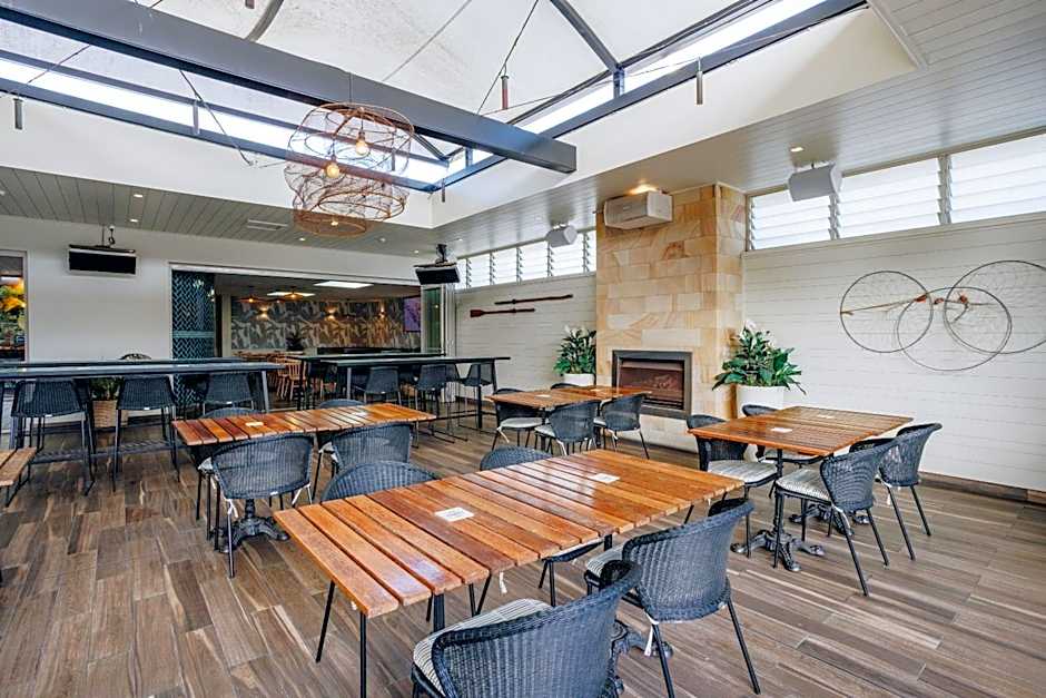The Lakes Hotel