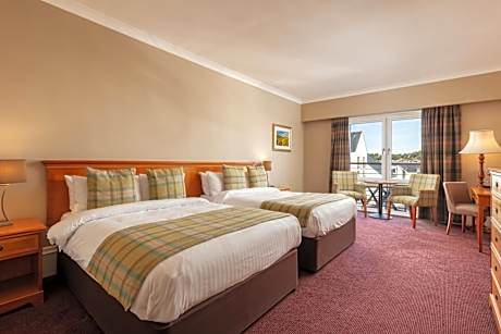 Family Room (2 Adults + 2 Children)