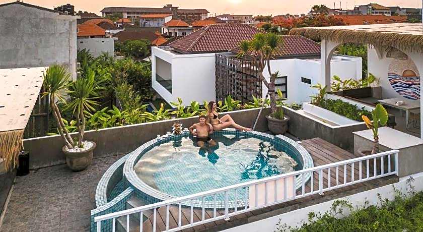 Roomates Surf Camp Canggu by Ini Vie Hospitality
