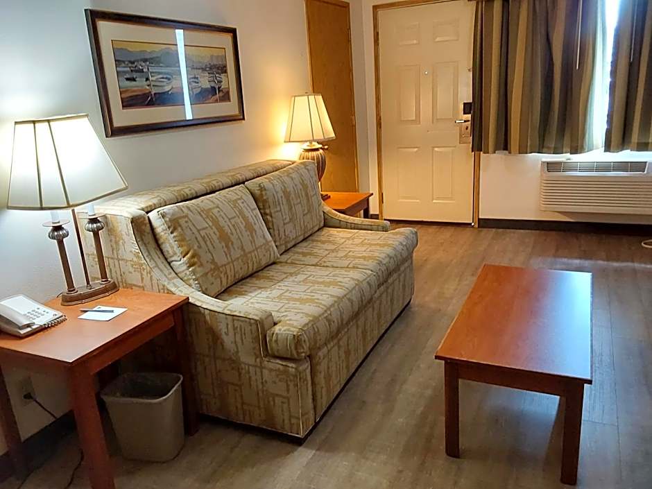 Lavissh Inn and Suites