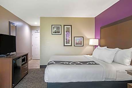 1 King Bed