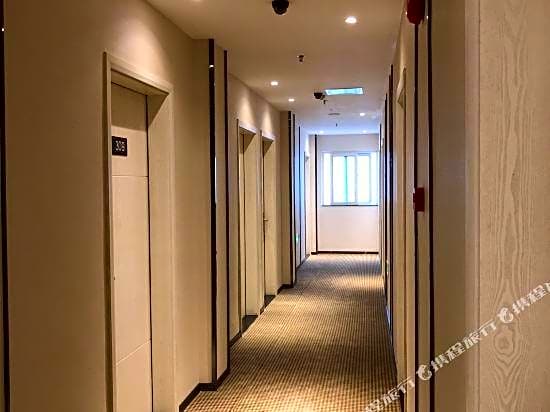 Manning Hotel (Guangzhou  Zhongshan Hospital  Dongshankou Metro Station)