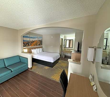 Queen Room - Non-Smoking