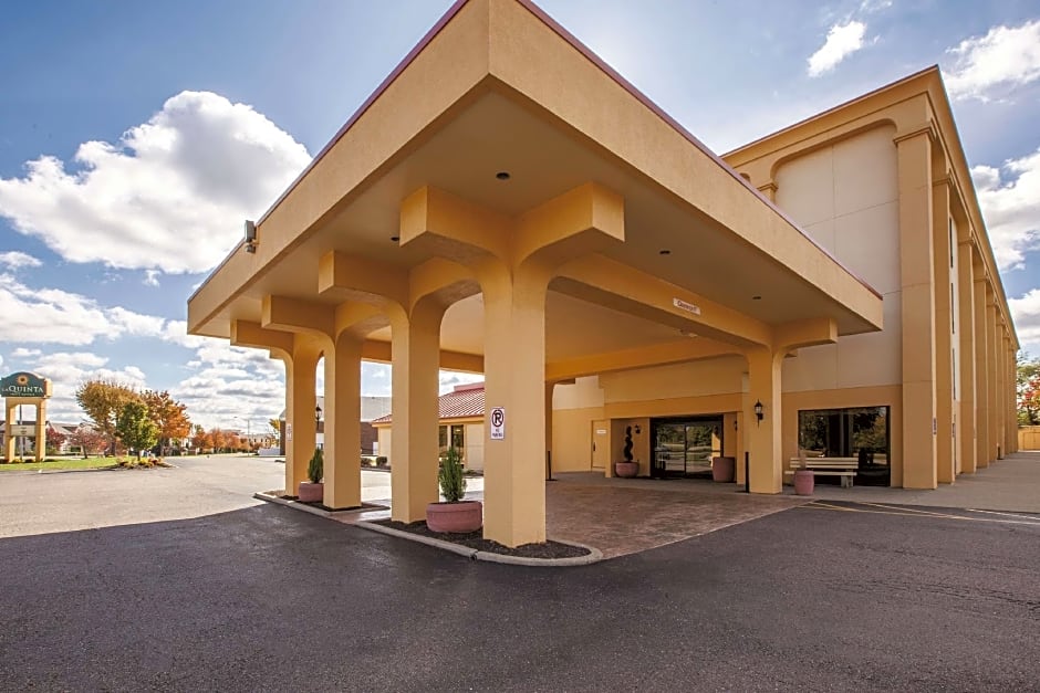 Country Inn & Suites by Radisson, Canton near Hall of Fame