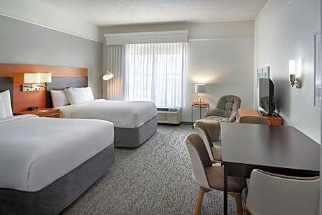 Studio with Two Queen Beds - Hearing Accessible