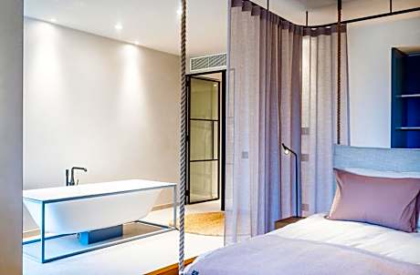 Junior Suite with Garden View