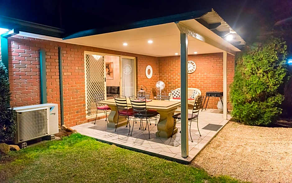 The Birch House - Silver Birches Accommodation Bright