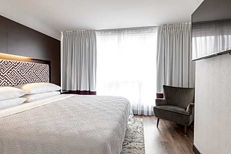 Penthouse, Bedroom 1: King, Bedroom 2: Queen, Sofa bed